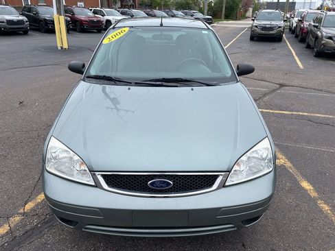 Used 2006 Ford Focus ZX5 Hatchback FWD image 2