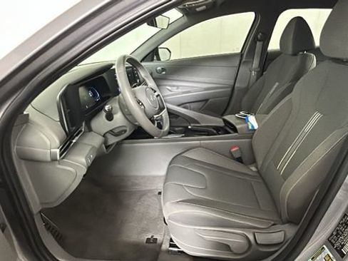 Used 2025 Hyundai Elantra Sport FWD image 11