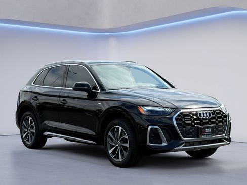 Certified 2024 Audi Q5 2.0T Prestige w/ Prestige Package AWD/4WD image 4