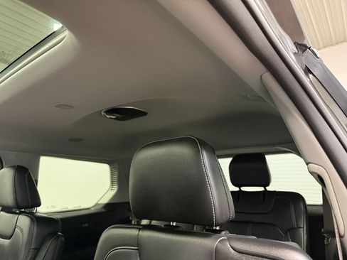 Used 2022 Jeep Grand Cherokee L Limited AWD/4WD image 9