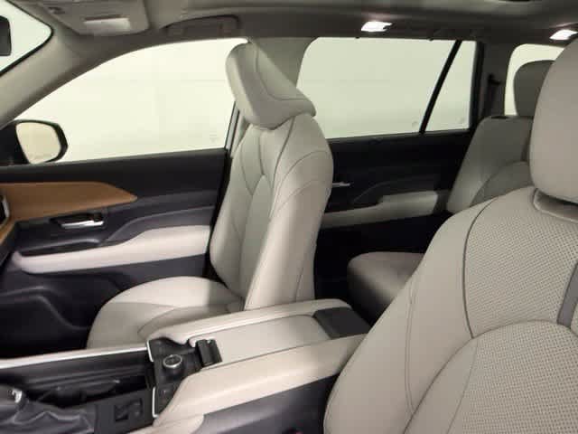 Used 2026 Toyota Grand Highlander AWD image 31