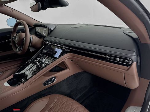 Used 2024 Aston Martin DB12 Coupe RWD image 25