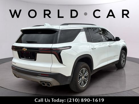 Used 2025 Chevrolet Traverse LT FWD image 17