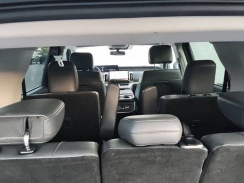 Used 2025 Ford Expedition Active RWD image 18
