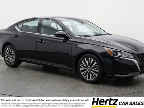 Used 2025 Nissan Altima 2.5 SV image 1