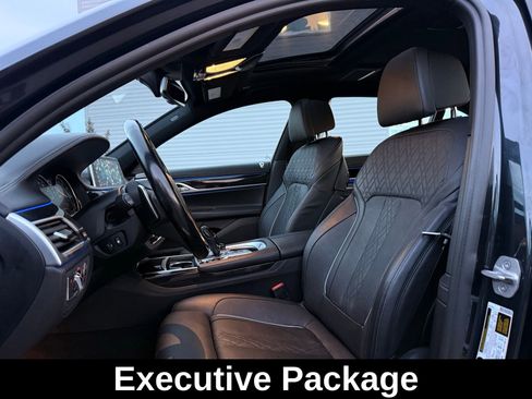 Used 2018 BMW 750i xDrive image 11
