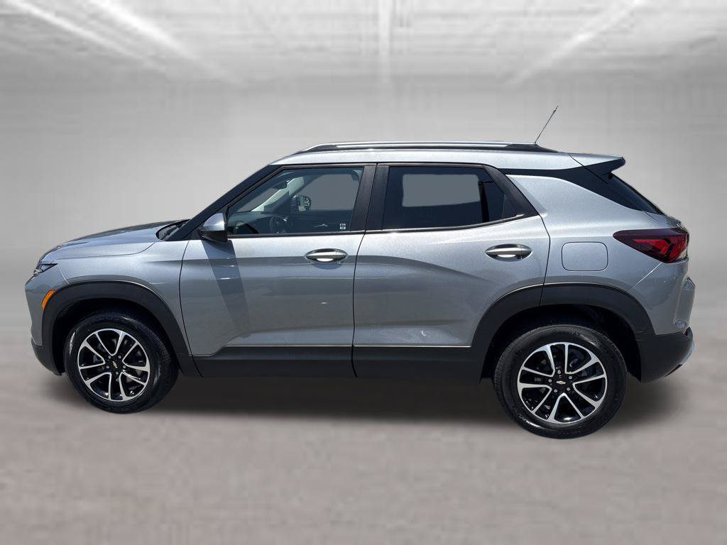Used 2025 Chevrolet TrailBlazer LT AWD/4WD image 3