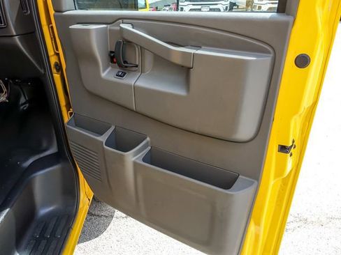 Used 2021 GMC Savana 3500 Extended w/ Power Convenience Package RWD image 19