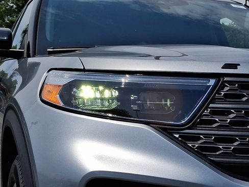 Certified 2023 Ford Explorer XLT w/ Equipment Group 202A AWD/4WD image 9