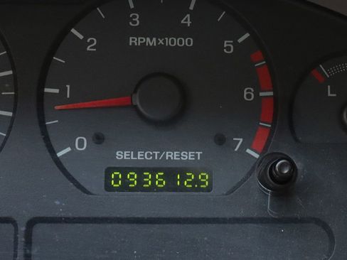 Used 2004 Ford Mustang Convertible image 12