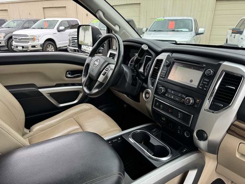 Used 2016 Nissan Titan SL image 18