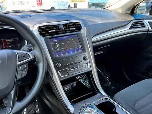 Used 2019 Ford Fusion SE image 7