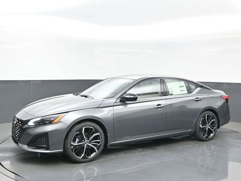 New 2026 Nissan Altima 2.5 SR FWD image 2