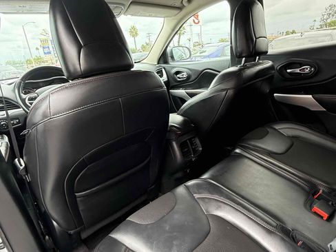 Used 2018 Jeep Cherokee Trailhawk image 92