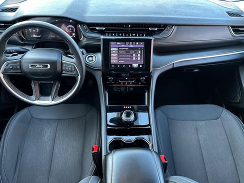 Used 2023 Jeep Grand Cherokee L Laredo image 4