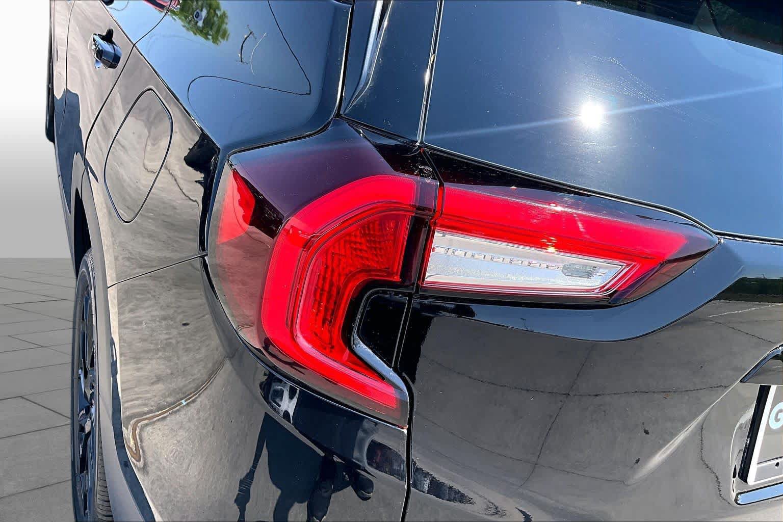 Used 2024 GMC Terrain SLE w/ Driver Convenience Package FWD image 29
