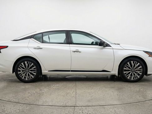 Used 2025 Nissan Altima 2.5 SV image 11