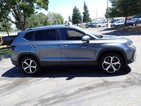 Used 2025 Volkswagen Taos SEL AWD/4WD image 5