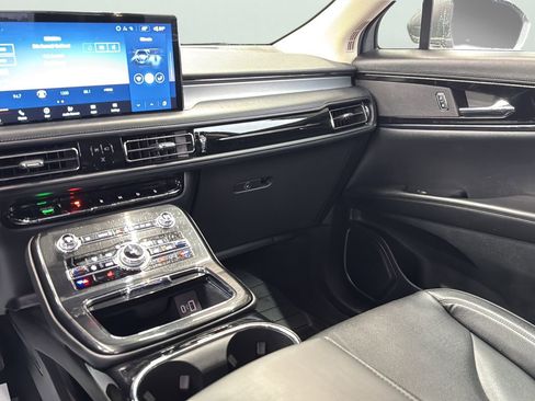 Used 2023 Lincoln Nautilus FWD w/ Premium Package image 19