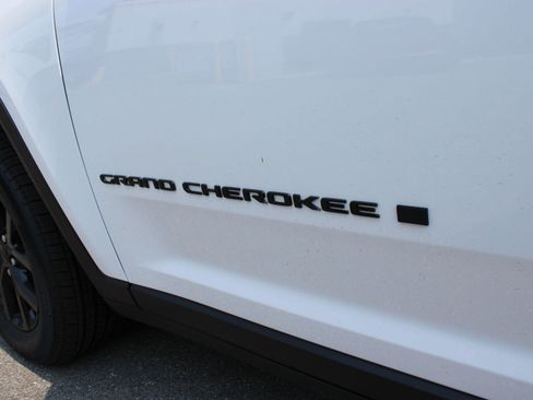 New 2026 Jeep Grand Cherokee Altitude AWD/4WD image 12