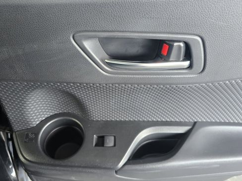 Used 2022 Toyota C-HR XLE image 27