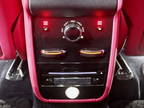 Used 2023 Rolls-Royce Cullinan Black Badge w/ Driver's Package image 34