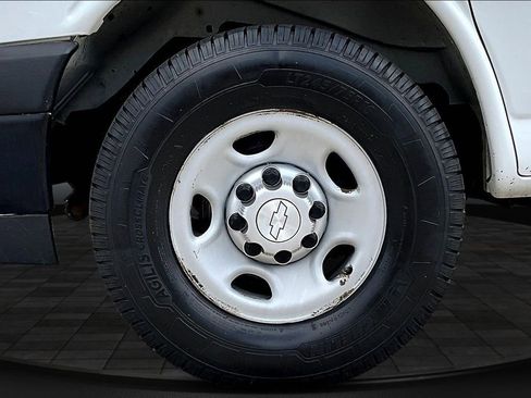 Used 2017 Chevrolet Express 2500 RWD image 35