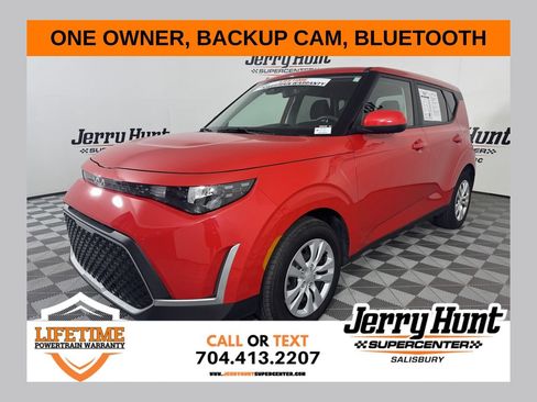 Used 2025 Kia Soul LX FWD image 1