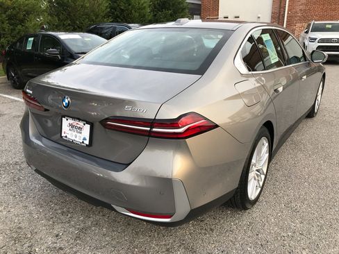 Used 2024 BMW 530i xDrive w/ Premium Package image 8