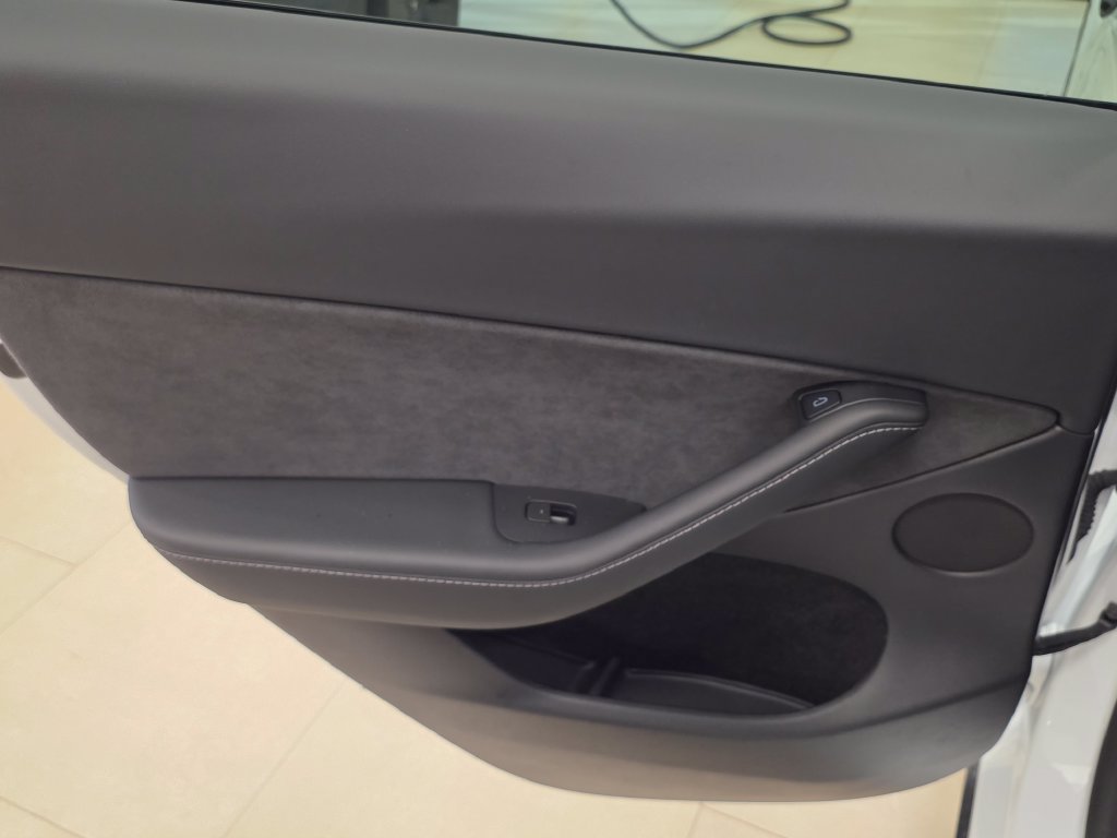Used 2022 Tesla Model Y Performance AWD/4WD image 23