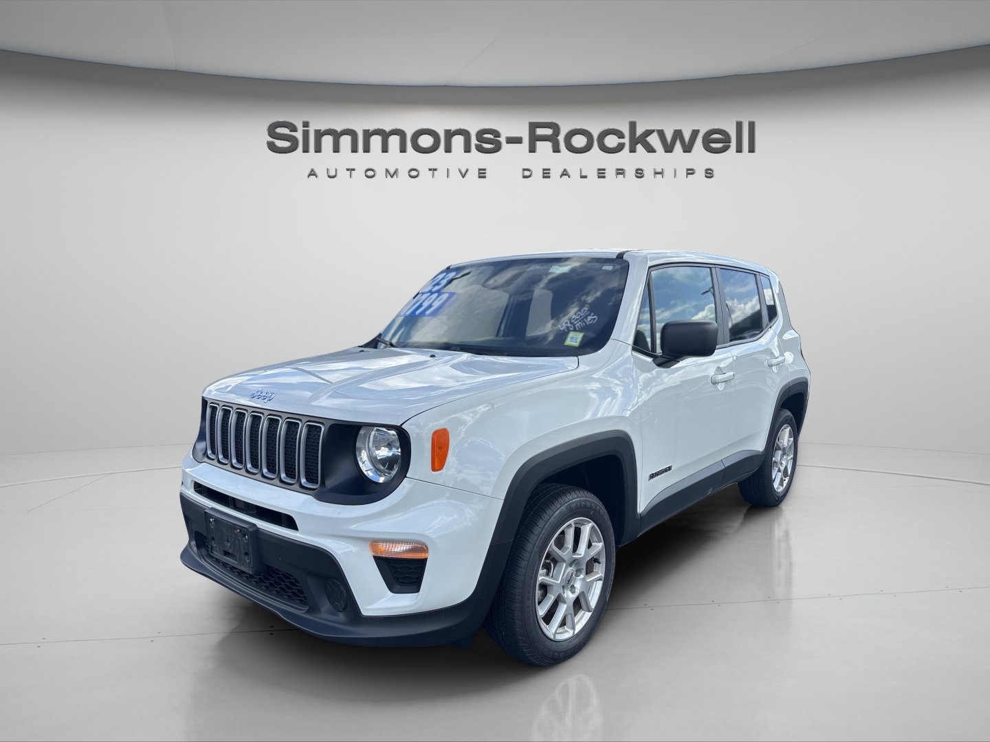 Used 2023 Jeep Renegade Latitude AWD/4WD image 2