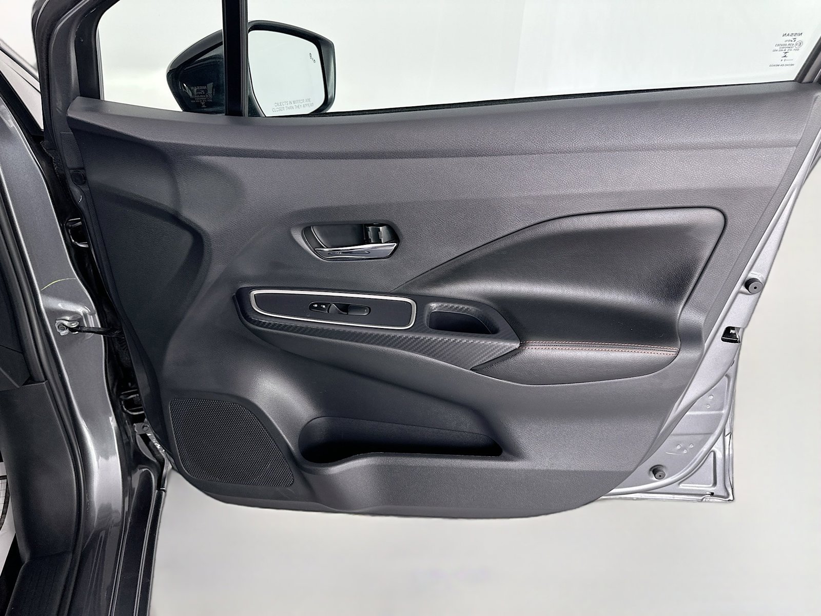 Used 2024 Nissan Versa SR FWD image 31