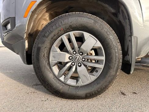 Used 2025 Nissan Frontier SV w/ SV Convenience Package image 10