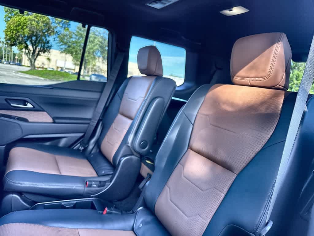 Used 2025 Lexus GX 550 w/ Accessory Package (2T) AWD/4WD image 22
