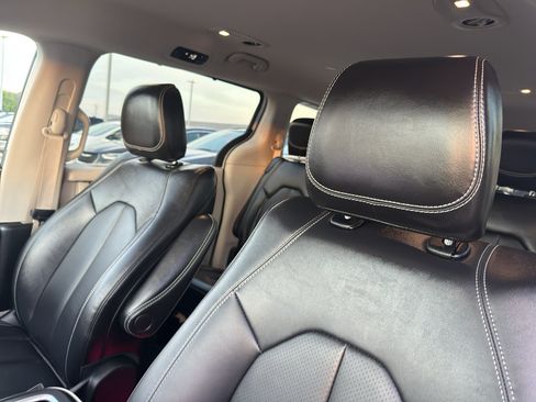 Used 2024 Chrysler Pacifica Touring-L FWD image 25