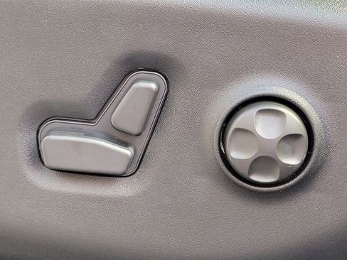 New 2026 Chrysler Pacifica Select AWD/4WD image 4