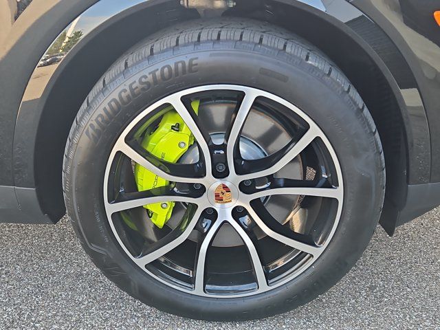 Certified 2026 Porsche Cayenne E-Hybrid Coupe AWD/4WD image 11