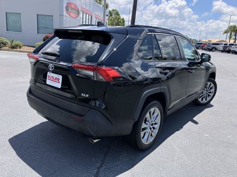 Used 2022 Toyota RAV4 XLE Premium FWD image 5