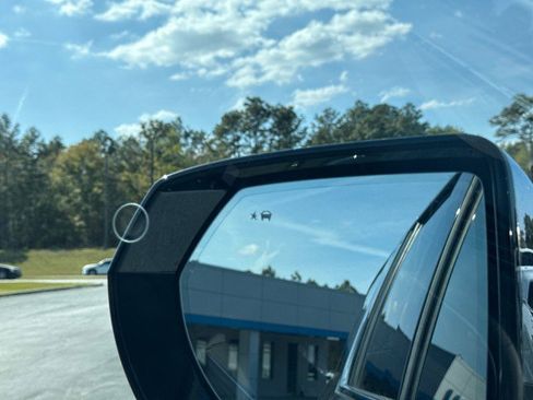 Used 2021 Chevrolet Suburban Premier image 39