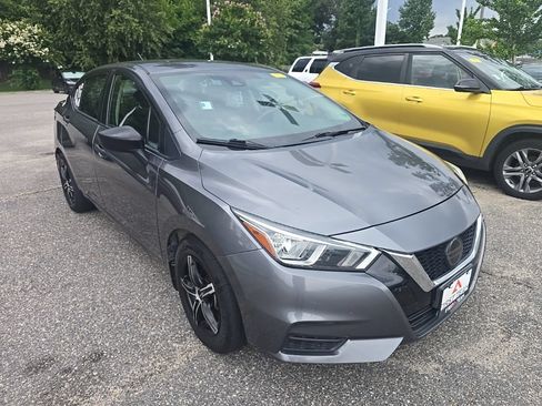 Used 2021 Nissan Versa S FWD image 3