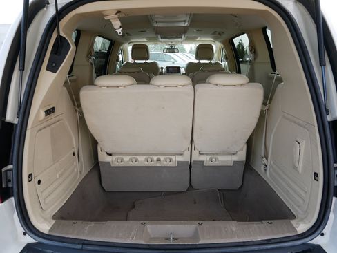 Used 2010 Chrysler Town & Country Limited FWD image 18