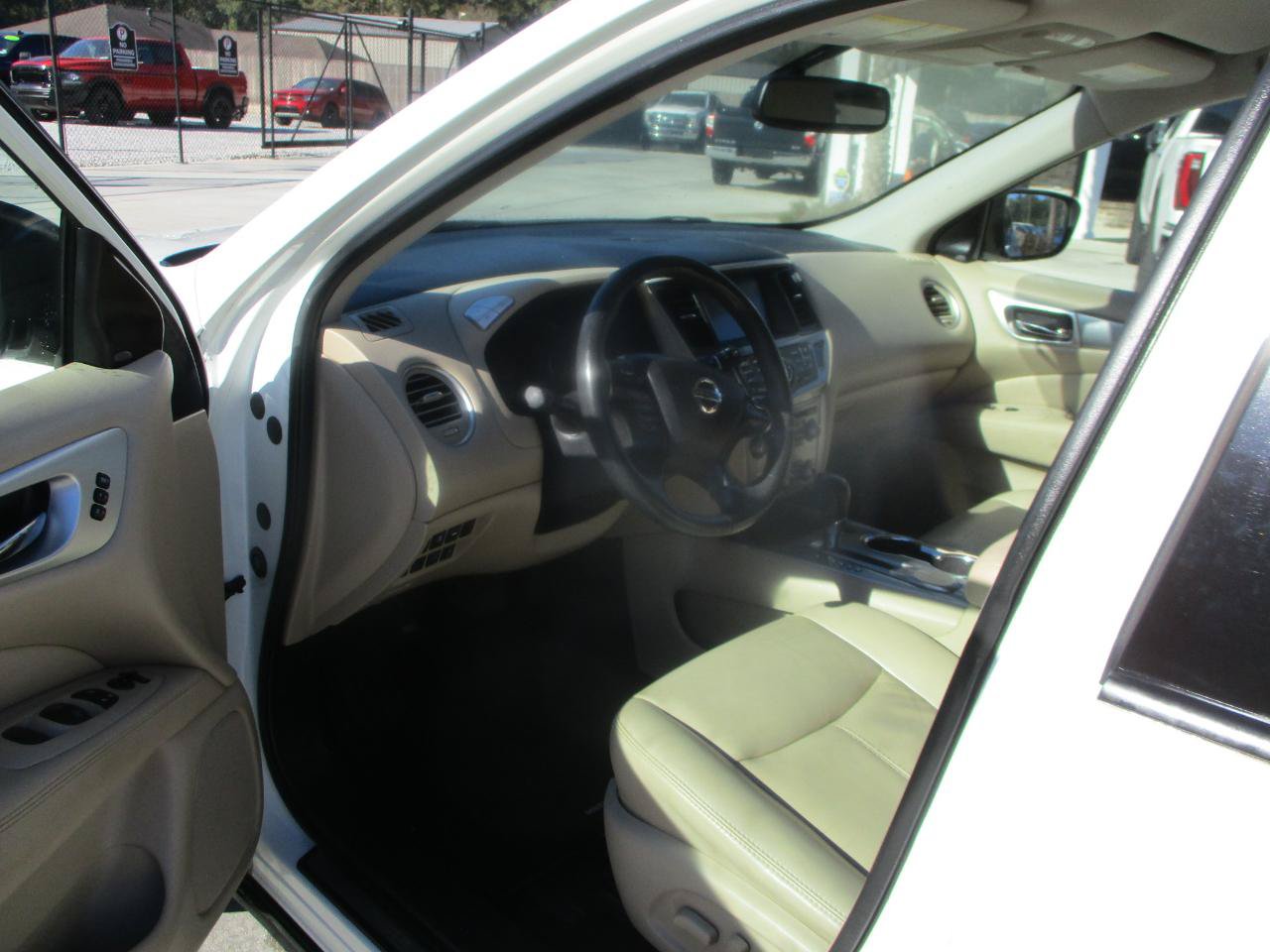 Used 2019 Nissan Pathfinder SL FWD image 14