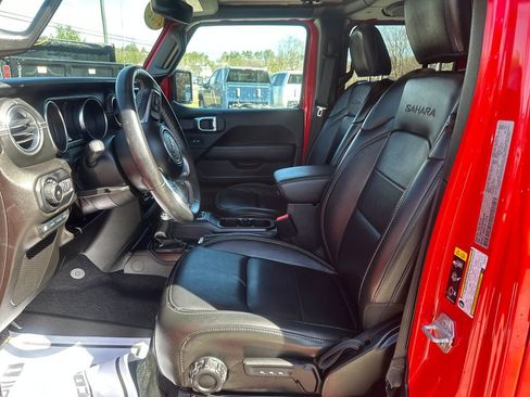 Used 2022 Jeep Wrangler Unlimited Sahara AWD/4WD image 9