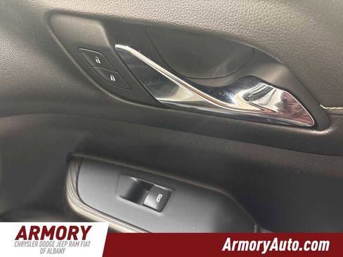 Used 2023 GMC Acadia SLT image 41