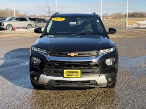Used 2023 Chevrolet TrailBlazer LT w/ Convenience Package image 2
