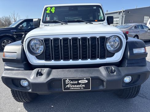Used 2024 Jeep Wrangler Sport S image 9