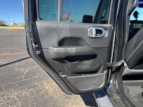 Used 2021 Jeep Wrangler Unlimited Sahara image 32