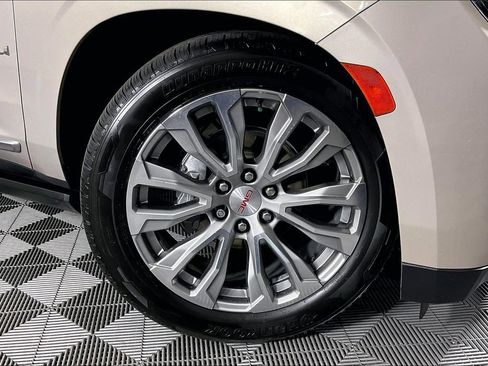 Used 2022 GMC Yukon Denali w/ Denali Premium Package RWD image 10