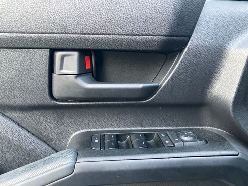 Used 2025 Toyota 4Runner SR5 AWD/4WD image 12