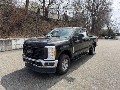 Used 2023 Ford F250 XL w/ FX4 Off-Road Package image 3